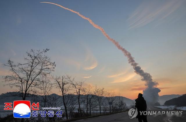 3天4大杀器密集亮相，高市有福了，朝鲜要把好东西都留给日本就在全球目光聚集中东之