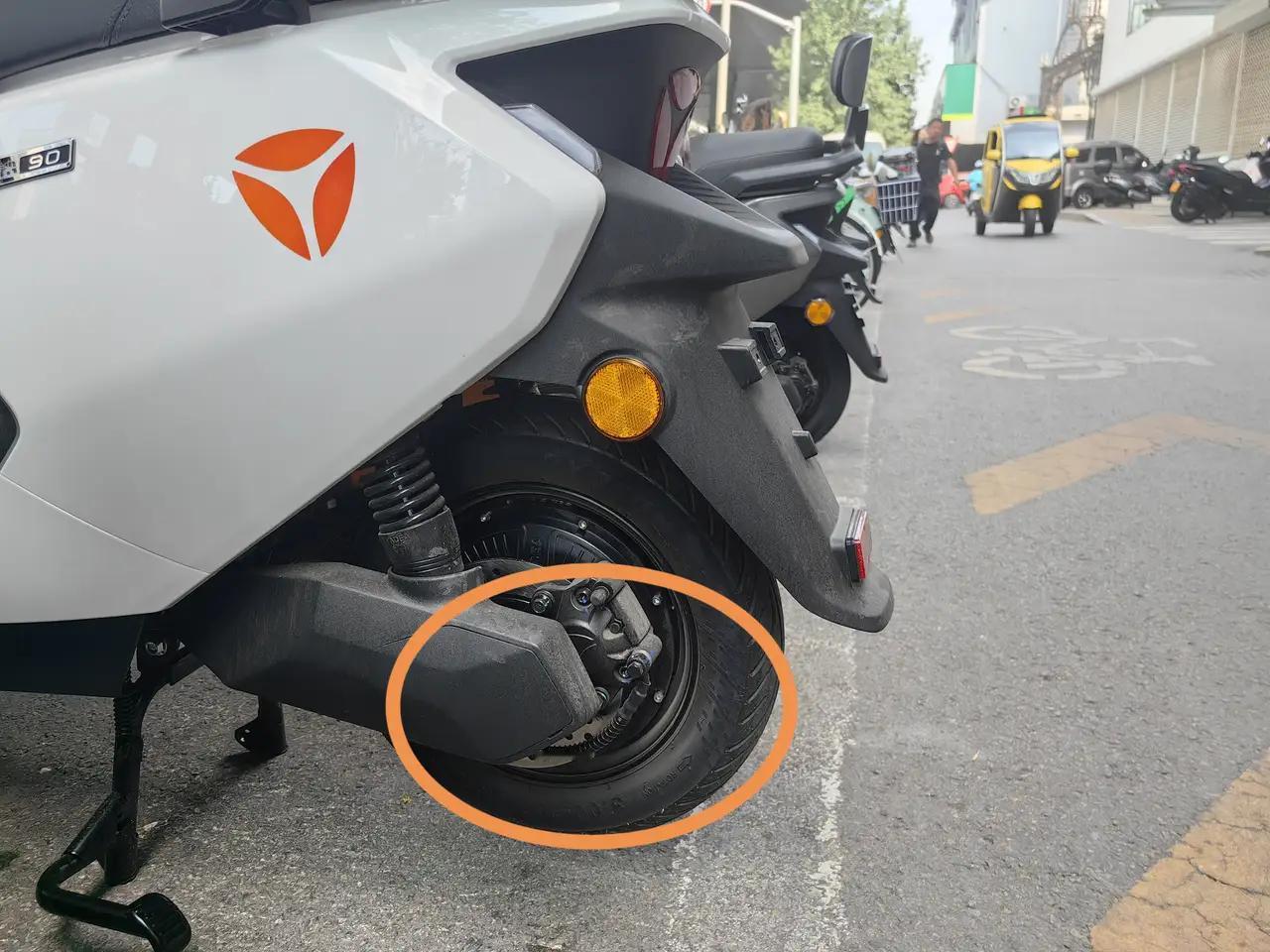 如果你需要买电动车，你应该考虑细节。你看看九号icon电动车电源的飞线设计，你再