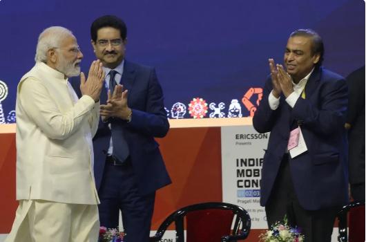 据《彭博社》报道，因为没能获得中国电池企业的技术授权，印度信实新能源暂停在印度本