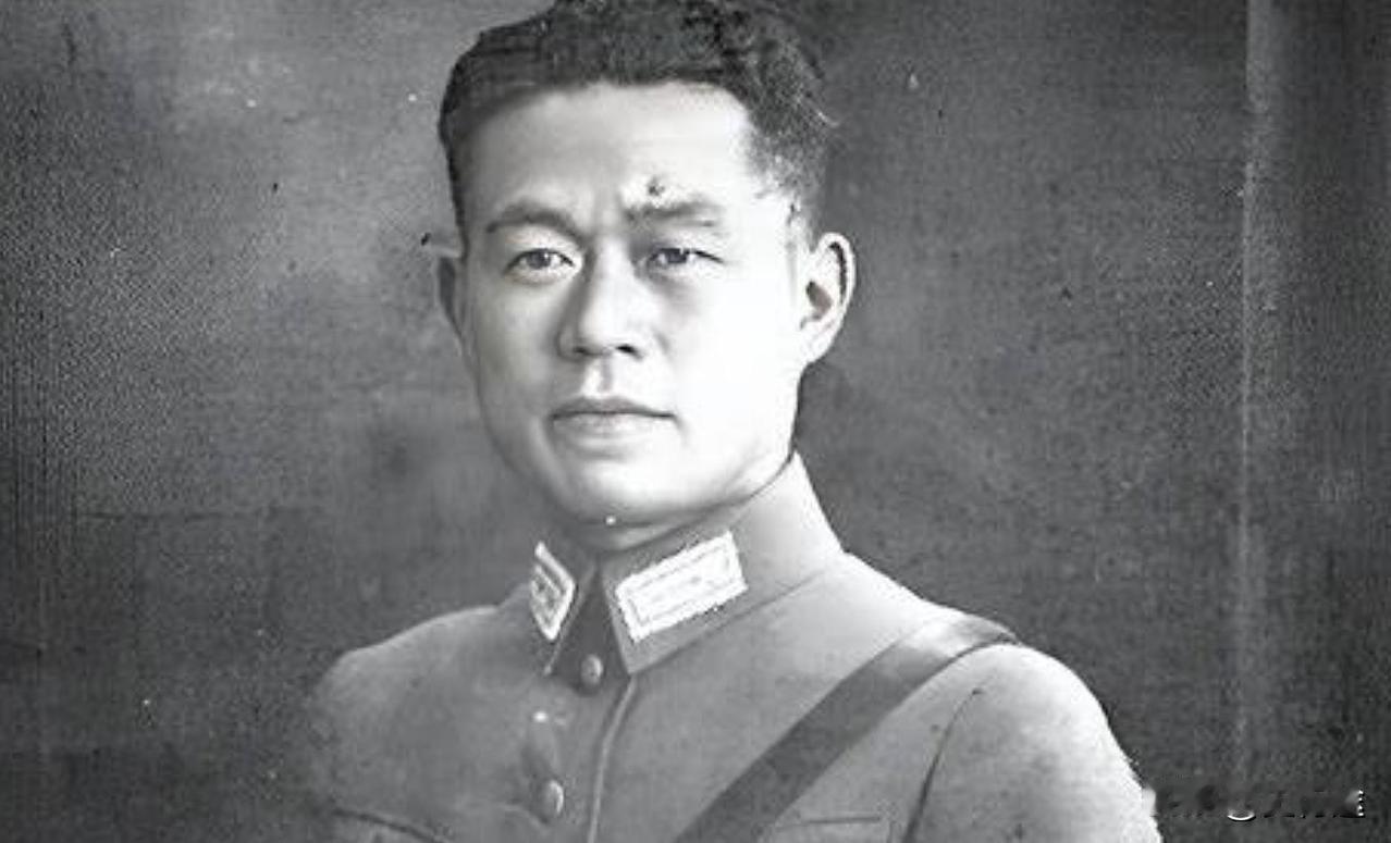 1949年，国军中将邱清泉战死后，他的妻子叶蕤君来不及哀痛就慌不迭地带着孩子们南
