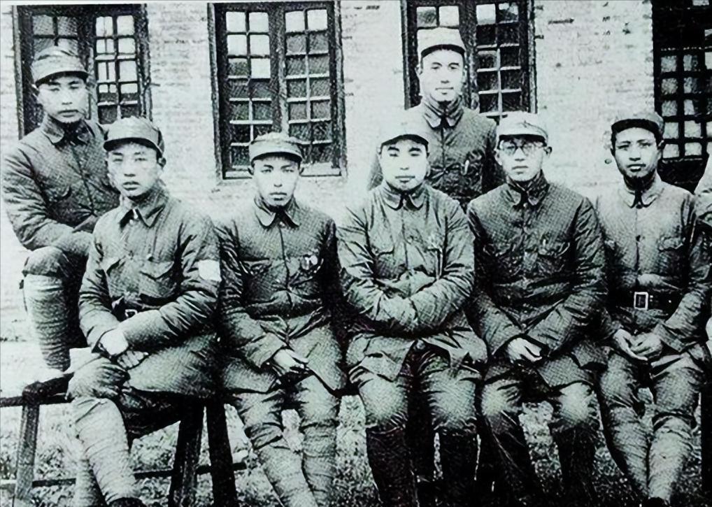 1938年8月，在华北抗日战场上大杀四方的344旅旅长徐海东病倒了。1938