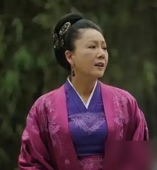 别再吹盛老太太的智慧了。她人生最大的KPI，早就崩盘了。你没看错，她唯一的嫡