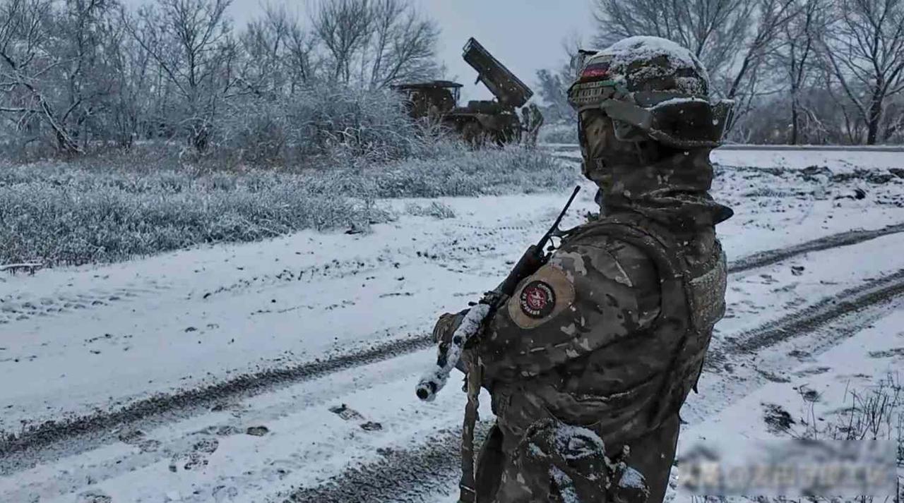 不装了，特朗普特使调转话锋，若普京不签字投降，就援乌战斧导弹2025年12月2