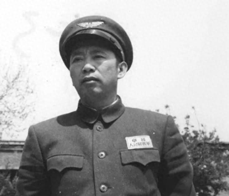1953年刘亚楼因喝酒被弟弟规劝，弟弟称生活不自由，刘亚楼则回应毛主席同样如此！