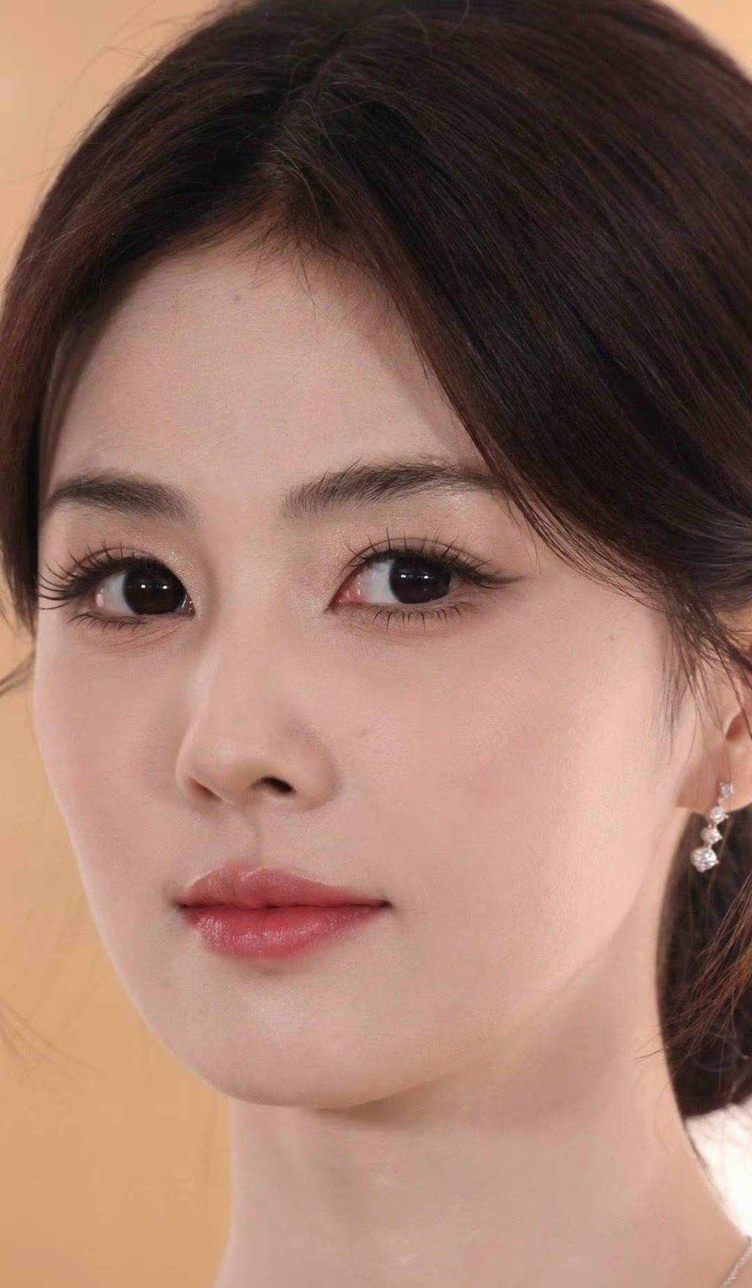 白鹿高清怼脸，生到眼纹都看得到😳​​​