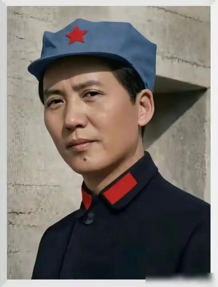 毛主席指出：“绝不要实行对少数人的高薪制度。应当合理地逐步缩小而不应当扩大党、国