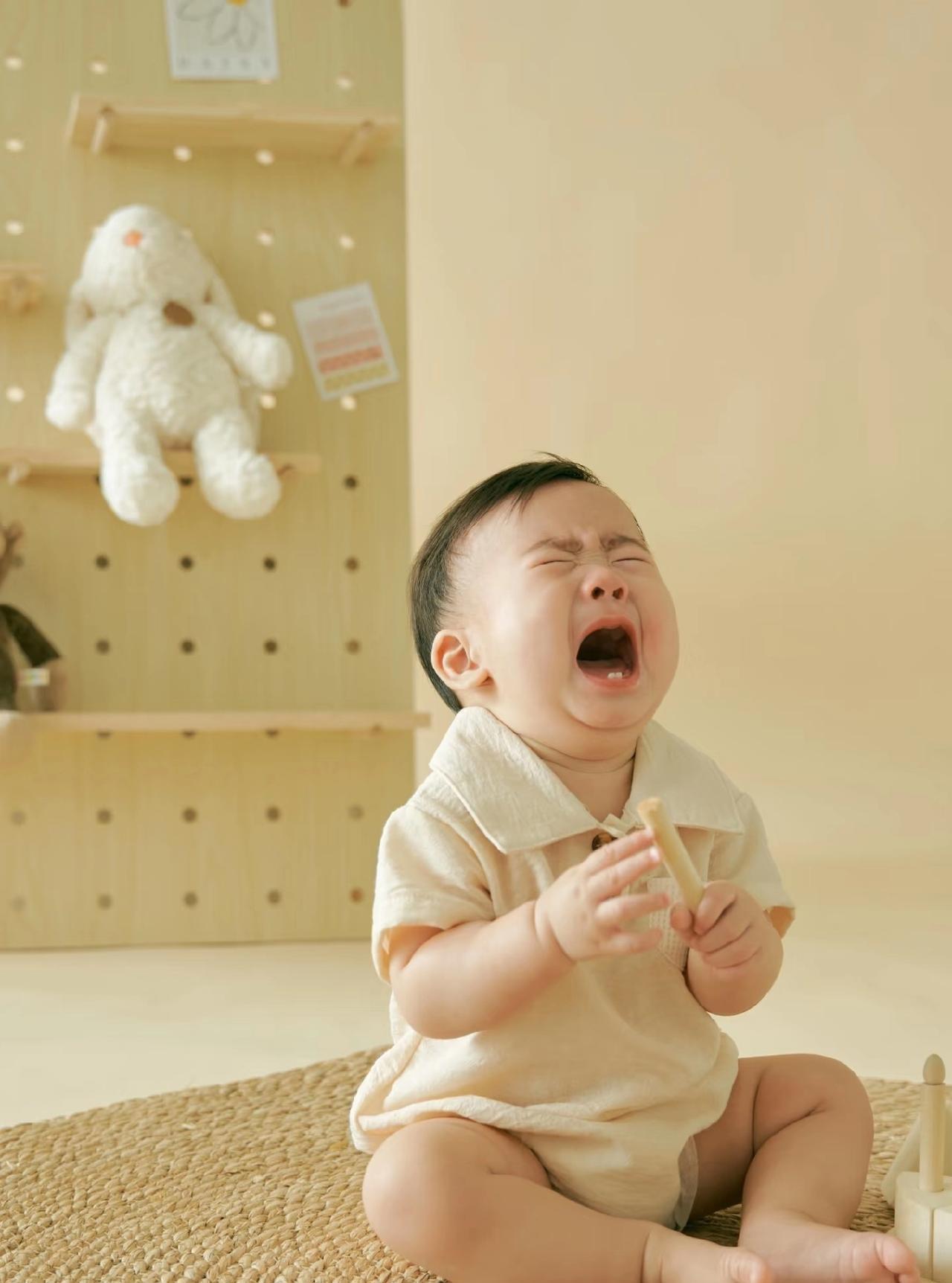 隔代抚养，谁听谁的？一句话火药味就能炸穿屋顶。新招来了。北京一群爹妈