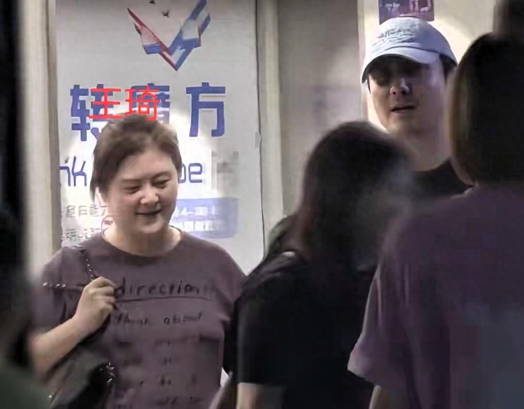 到底是谁在纠结沈腾爱马丽还是王琦啊？9月11日，网上突然曝光了沈腾和王琦的视频