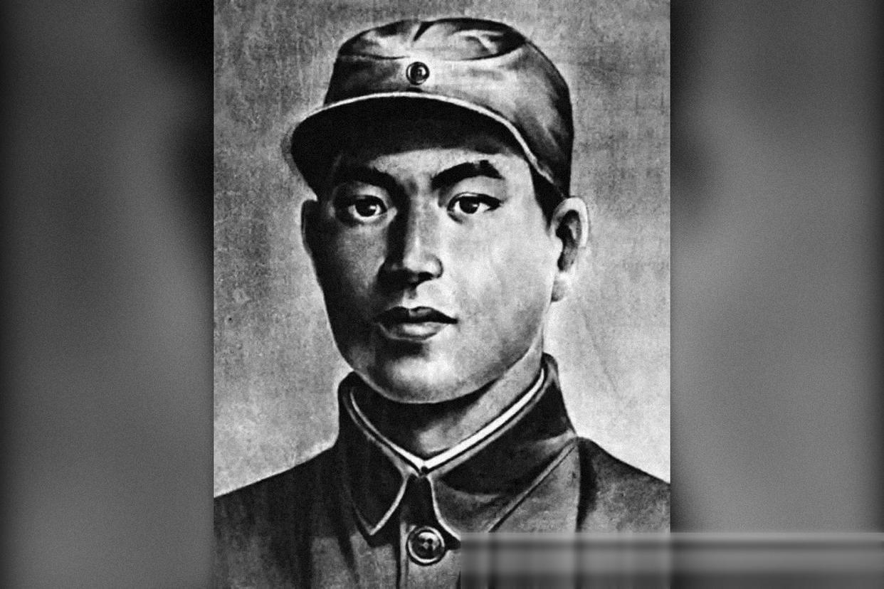 1944年，独臂八路军被村长出卖，百名日伪军团团围住，他冷冷喊了一句话，整个包围