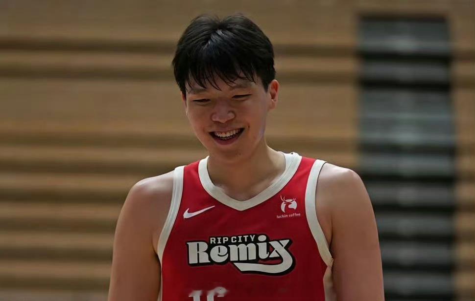 瀚森的心态是越来越好啦！记者：感觉他们对你打得非常身体对抗，尤其是杰弗里斯，你是