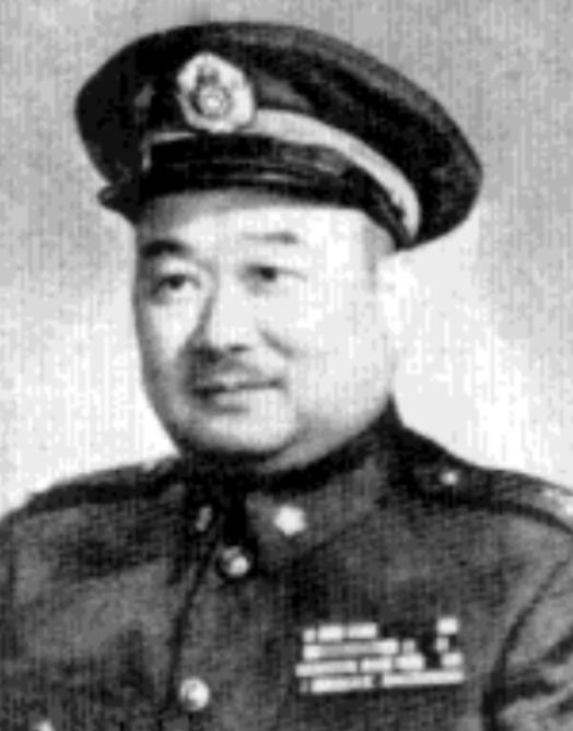不抽烟，不喝酒，不赌博。操典背得滚瓜烂熟，穿着土布军装下连队。听起来是个好将领吧