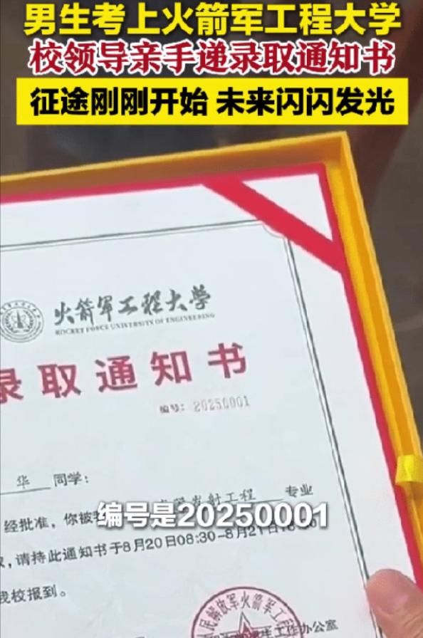🌞7月10日，江苏，女子吃饭时，突然听到门口有动静，她小心打开门，竟发现几