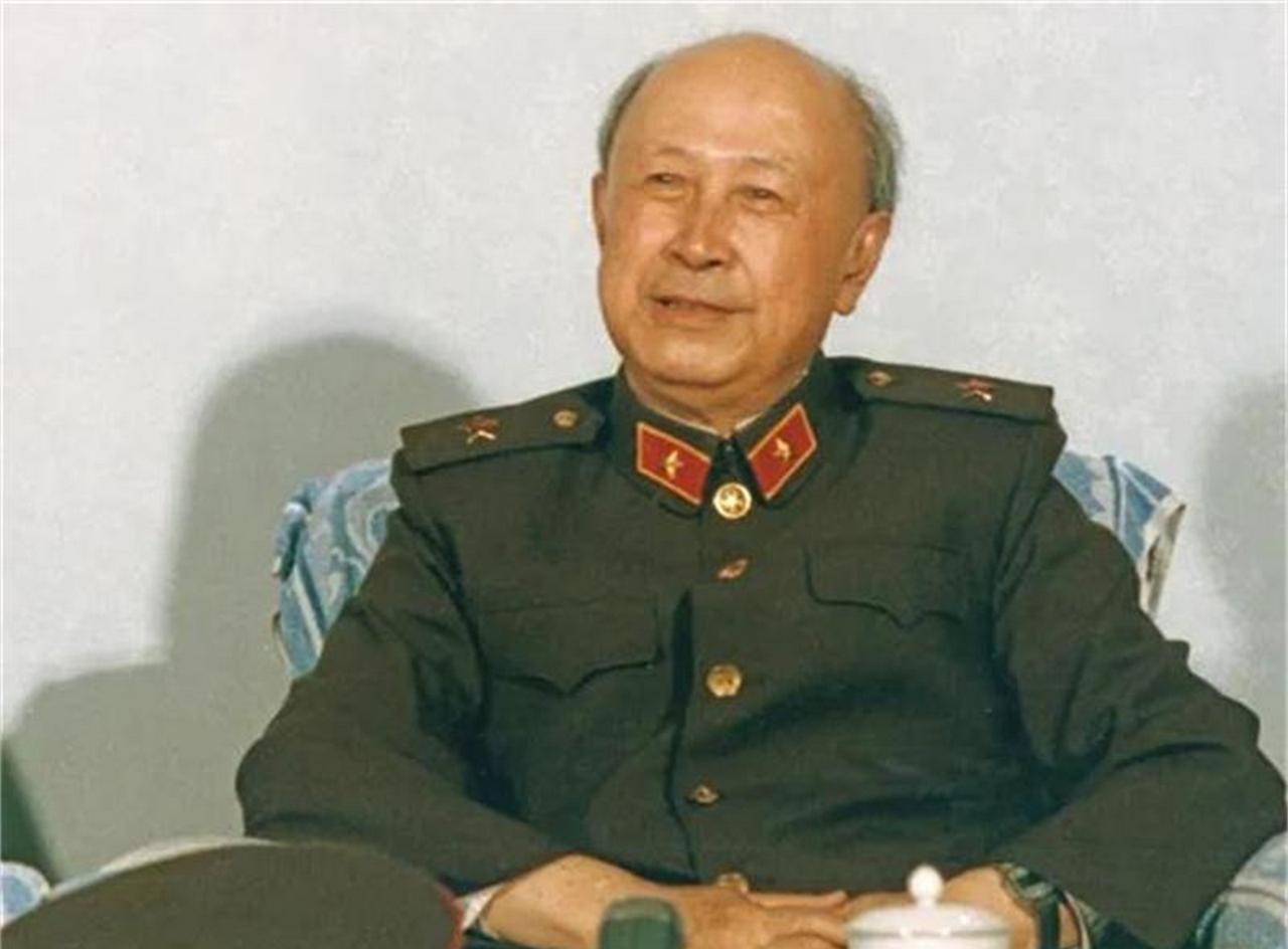 2008年年底，从不看电视的钱学森突然对儿子开口：“支个电视行不行？会不会很贵？