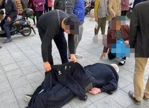 上海，62岁刘大爷在保安公司工作，被派到金融服务中心当保安。2023年9月某晚下