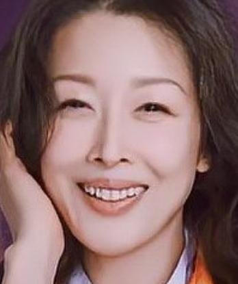 2026年3月3日，湖南卫视元宵晚会上，53岁的孙悦在演唱《大家一起来》时，因舞