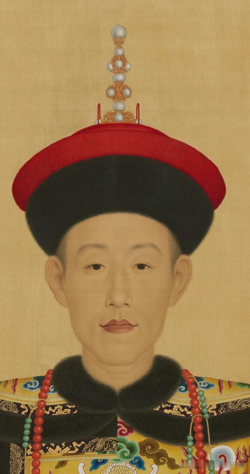 乾隆是个无情的政治机器，让你去打仗，你乖乖去就完了不同于蒋介石，乾隆是真知兵