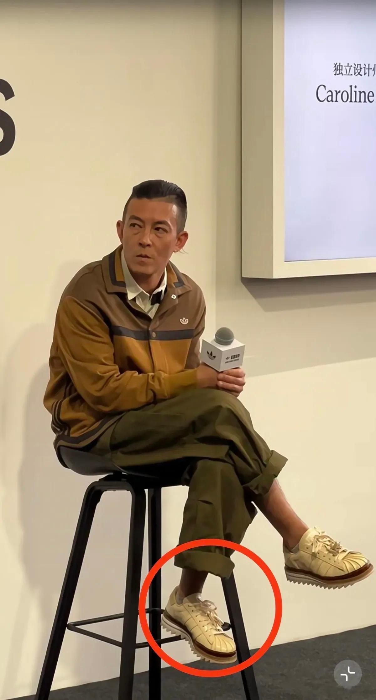 陈冠希怎么这么瘦了…他脚上是啥鞋？我咋没看到有卖呢