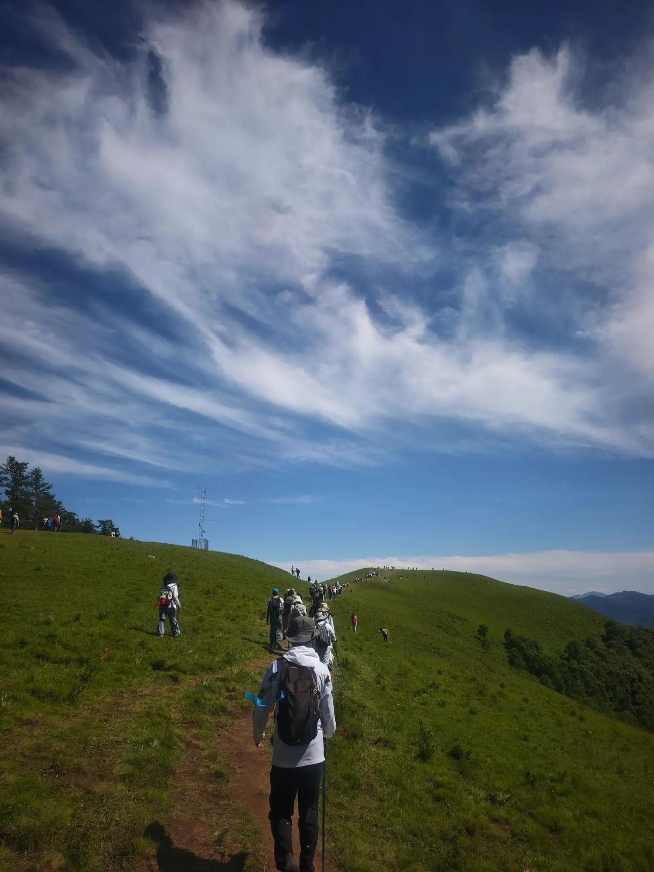 你在爬山，我吃瓜。。。饮牛渠咋这么火每周一山北京户外搭子周末去爬山徒步的快乐