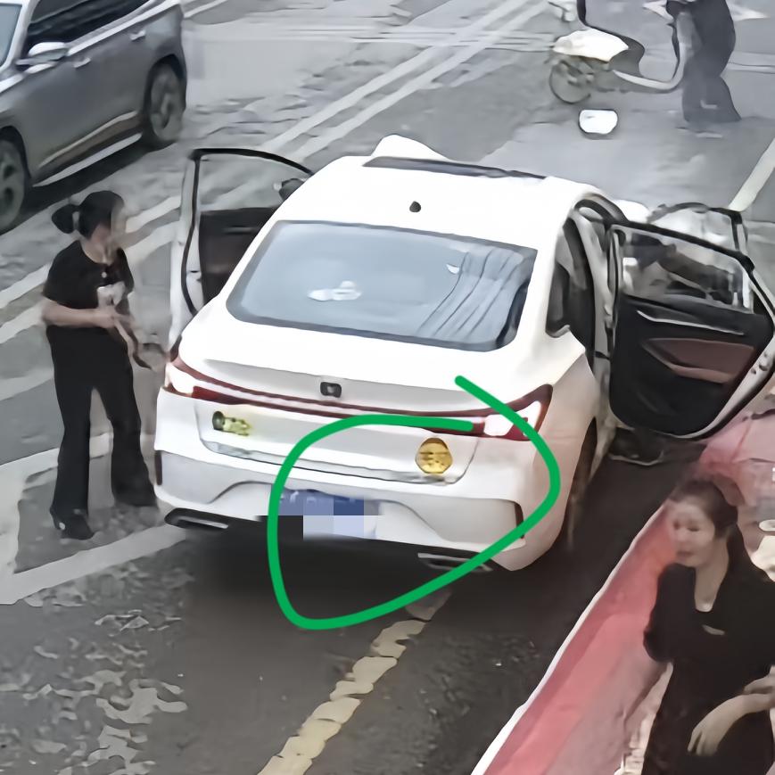 痛心+气愤湖北利川熊女士开车撞人事件，细节让人心碎。被撞的五个人里，有个摆摊