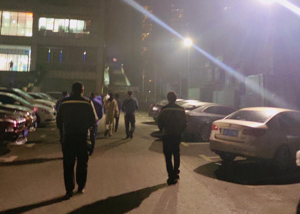 人多到中年：村里的小伙子还单身光棍有点多，昨天和我妈打电话我妈说了一件事，我手一