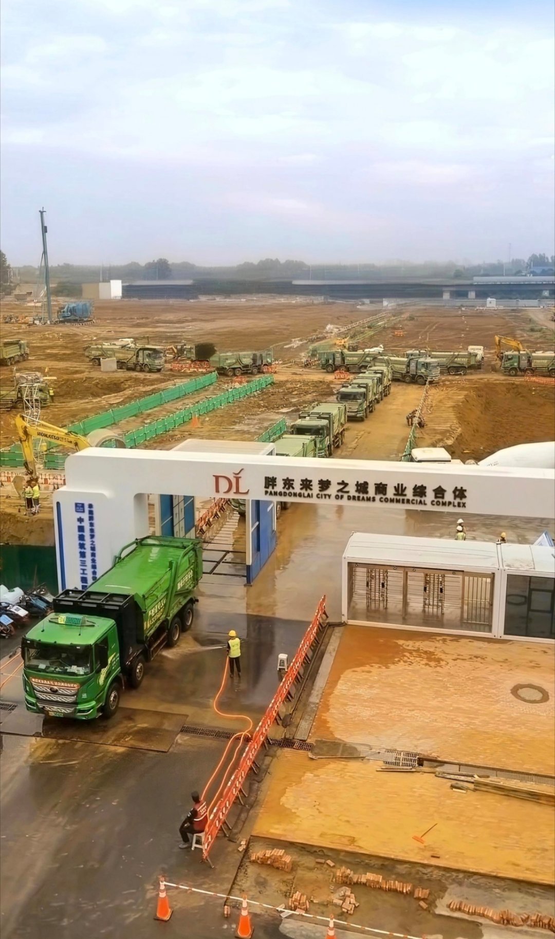 #胖东来按国标盖楼看哭土木人#目前很多企业已经前去胖东来学习，前两天跟一个朋友交流，朋友说如果都不用