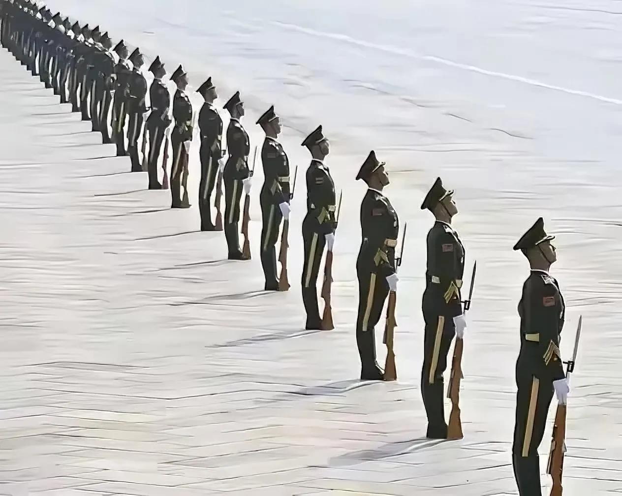 北京30度高温天，60名标兵穿正装站军姿90分钟，睫毛挂汗珠纹丝不动，衬衫全湿透