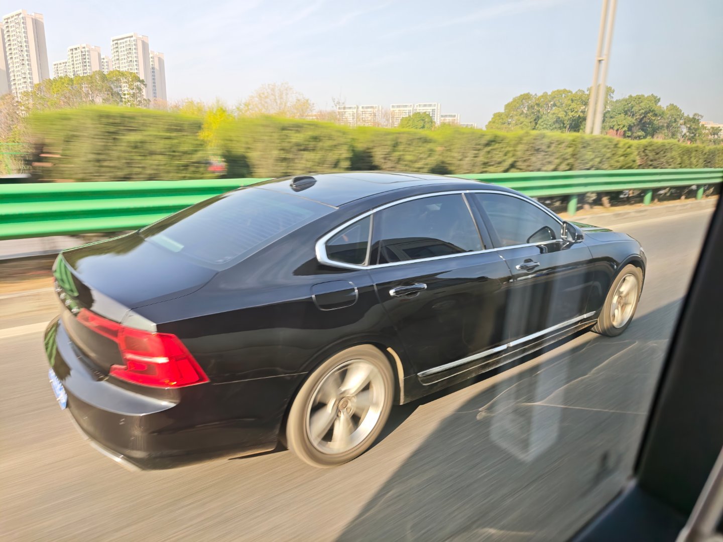 以前电车没那么多的时候，我最喜欢的C级豪华车其实就是沃尔沃S90。大家觉不觉得，