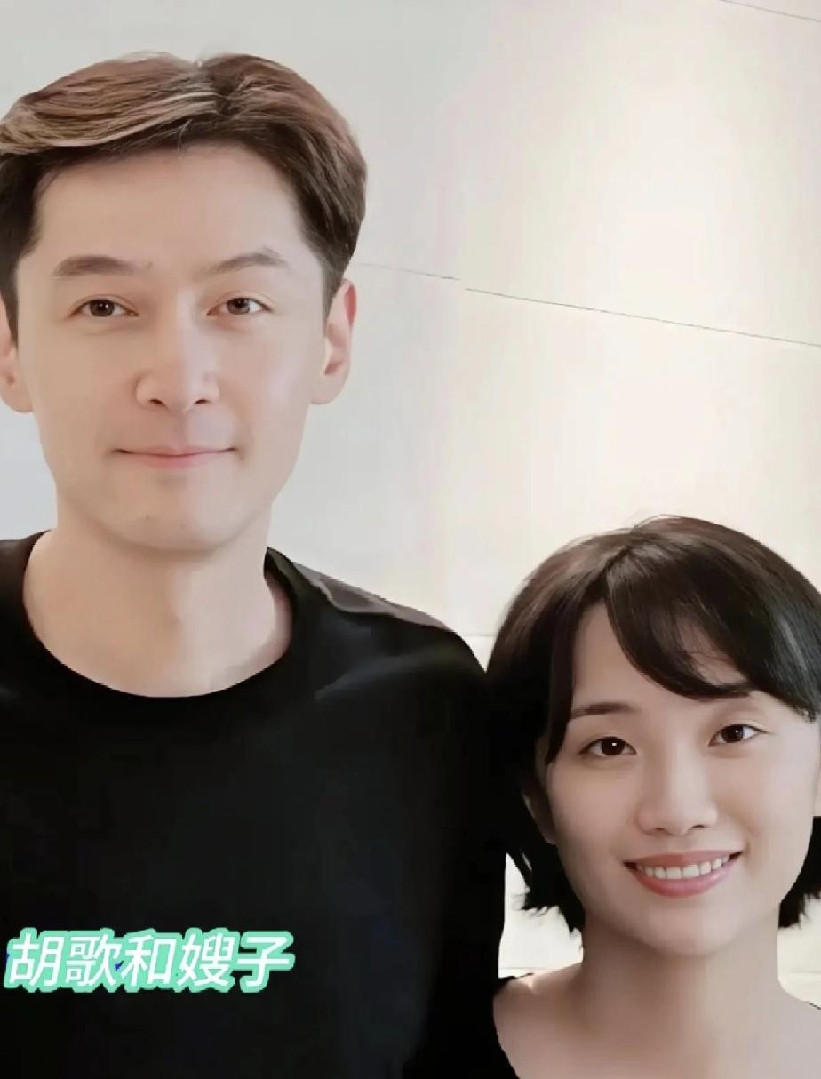 万万没想到，因为一张神图，把胡歌又拉出来了！不知哪位闲的发慌的网友把内娱亲过嘴