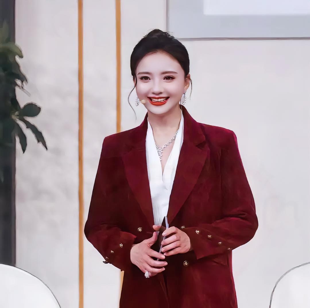 一句话让你看懂什么叫‘萝卜岗’：萝卜在哪儿，坑就挖在哪儿。领导抿一口白水，说是