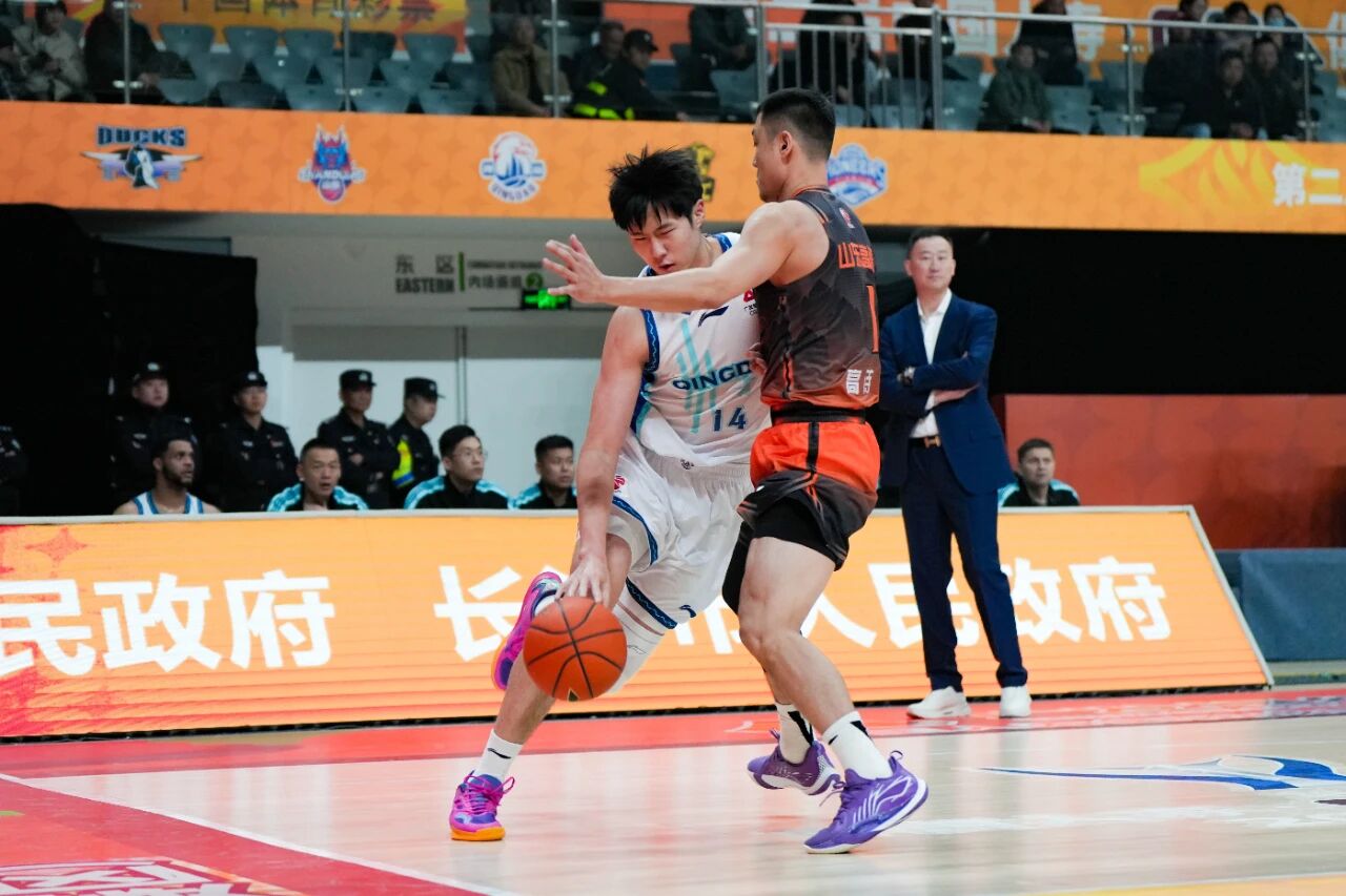 青岛男篮分享俱乐部杯赛场图集: 球队将返回青岛备战新赛季