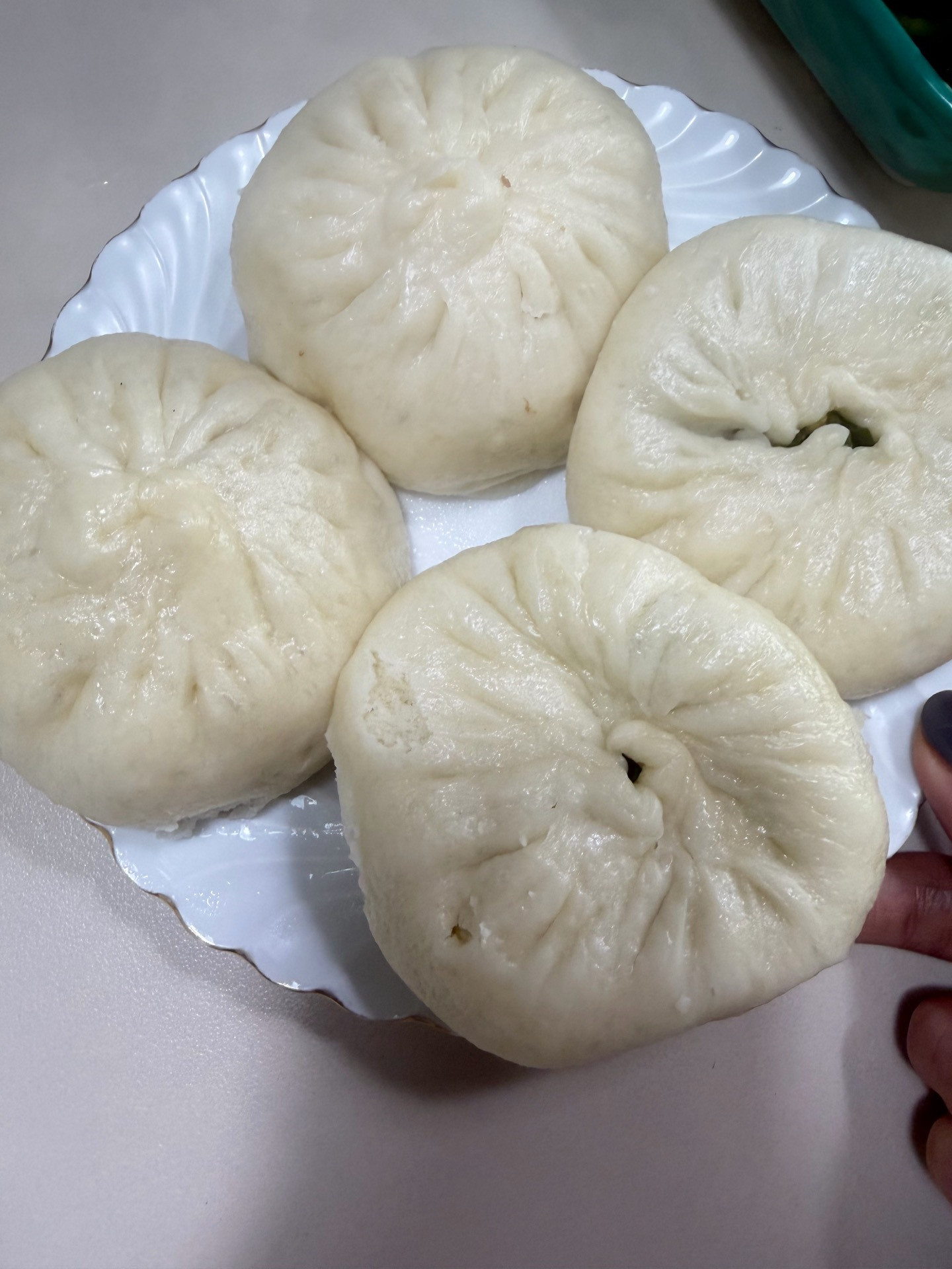 包子包的不好看但是好吃就行今天说清理冰箱的一天把剩的食材全部做了下午去超市采购今