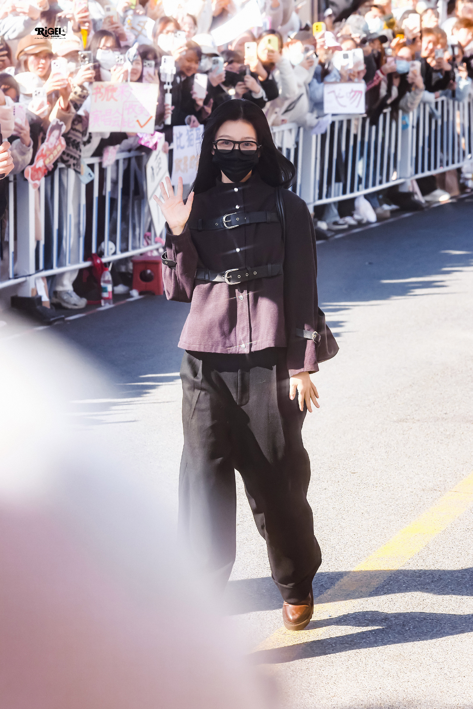 真好奇🐟她哪里找来的这么多丑衣服有一年她也是上班“走秀”，衣服大部分都还可以，