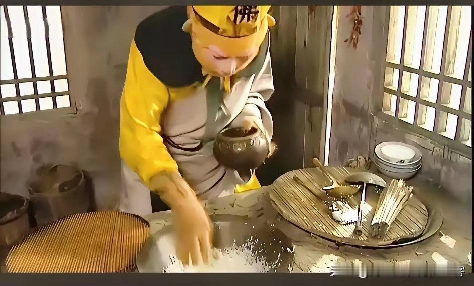 西游记里面有一个史诗级的bug！有一集是孙悟空去化缘，到一农家看到刚出锅的米