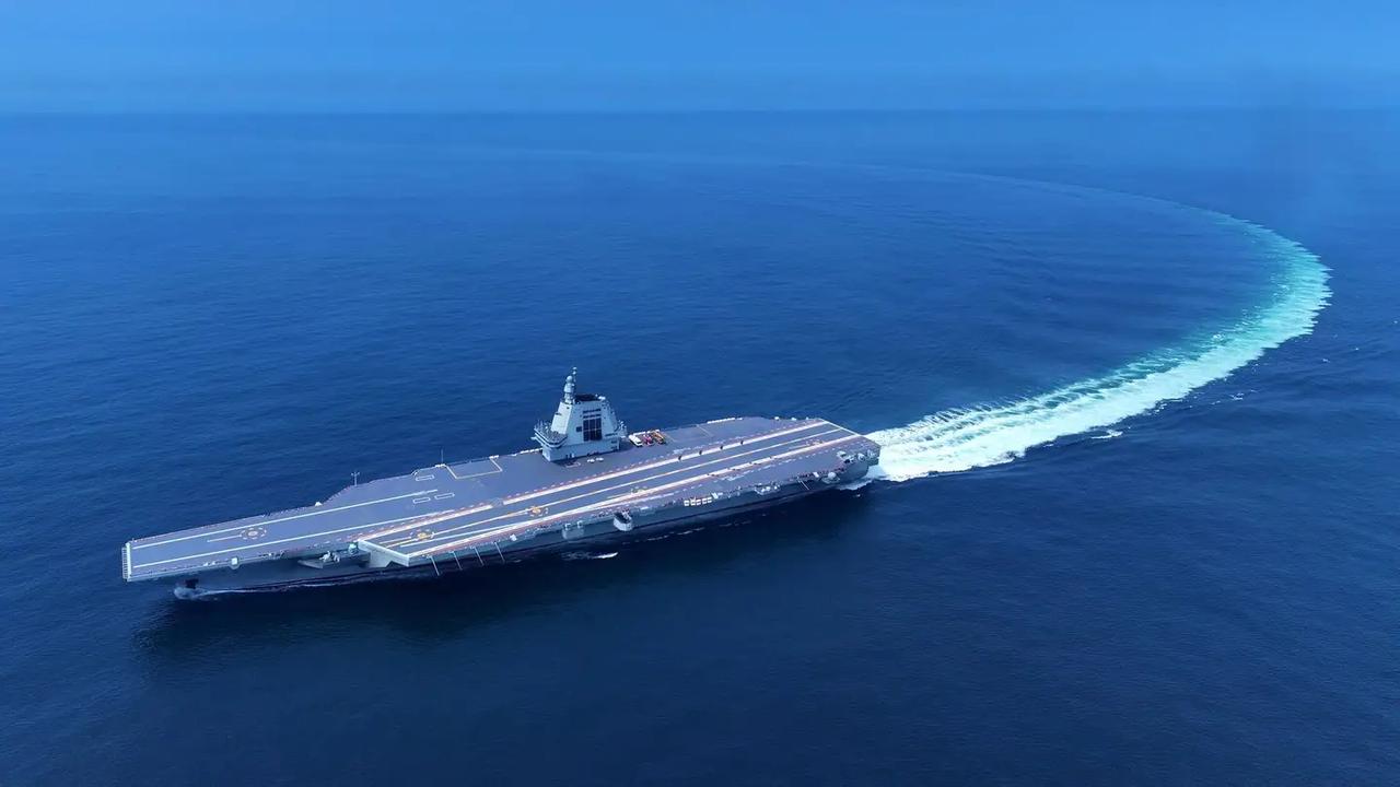 中国航母编队与美军相比，各有优劣。从数量和动力看，美国有11艘全核动力航母现役，