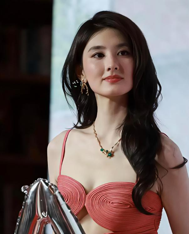 现在全网最后悔的人，绝对是韩沛颖！刚凭《主角》演技封神就光速翻车，全因不听王晓晨