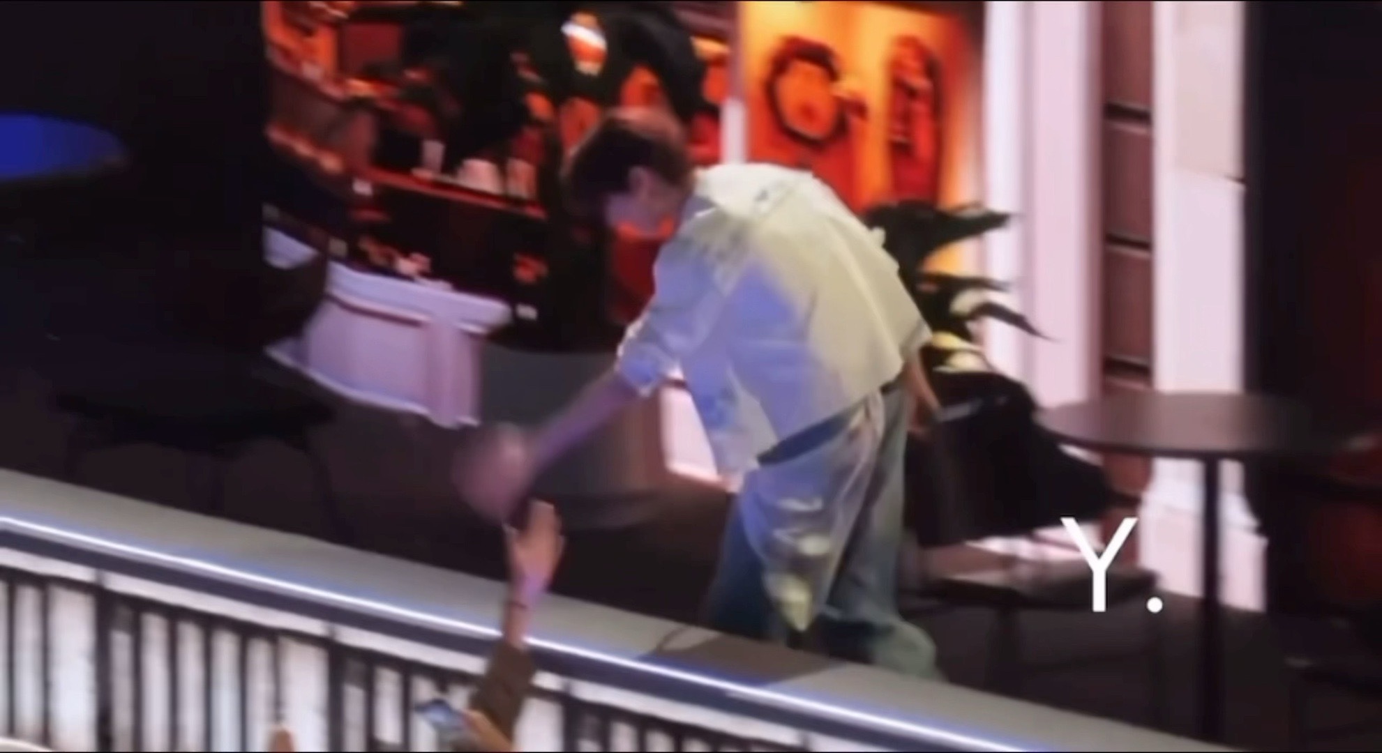 这个大哥转过头我他妈