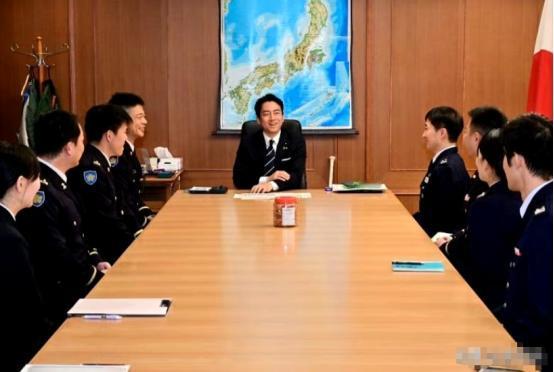 苏联，从日俄战争中汲取了教训，也找到了日本的弱点。 这场败仗像根刺扎在苏联