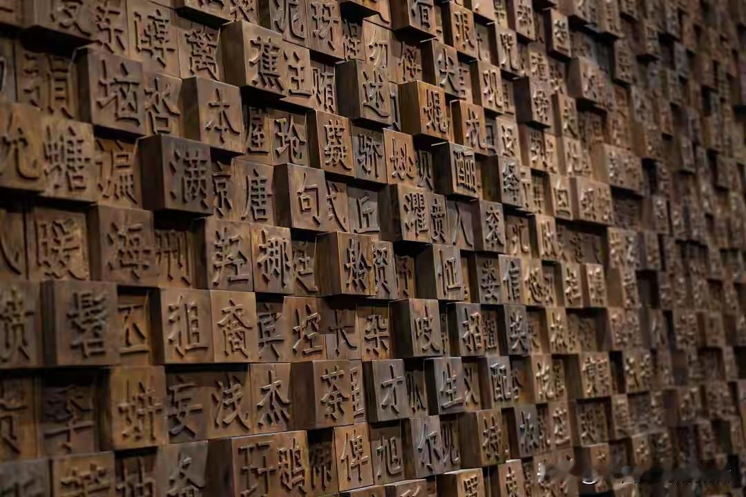韩国某公司最近推新人，名单用汉字写出来：金珉锡、李旻浩、朴志训。中国网友扫一