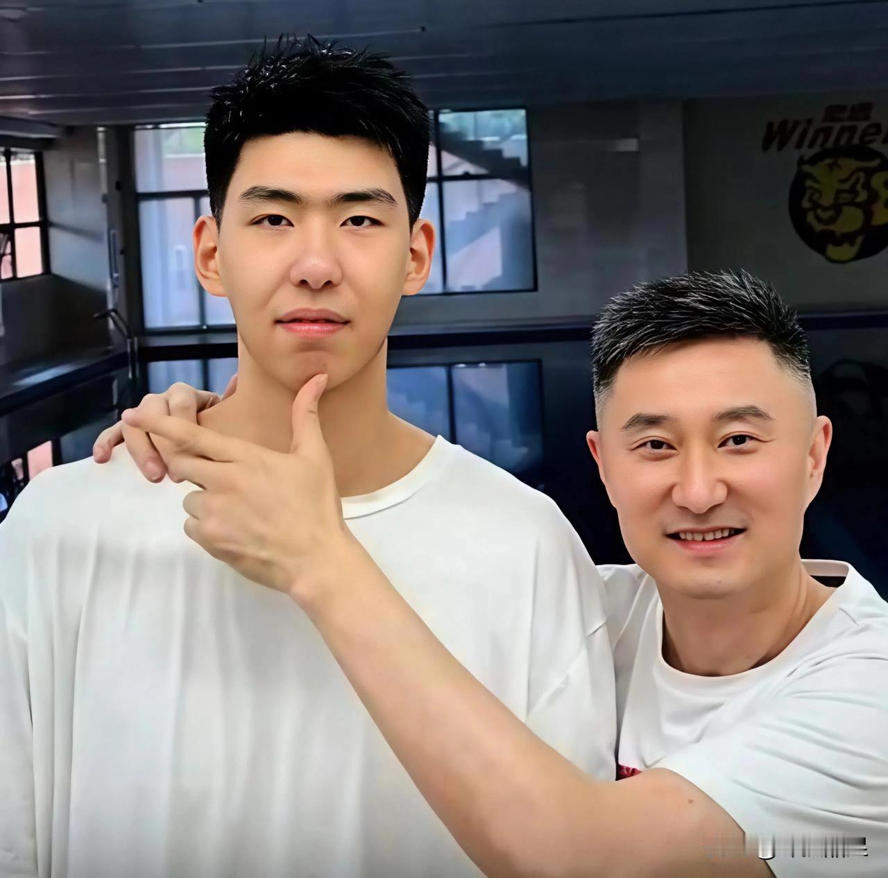 徐昕太能了！一句任性的话说要走，就撬动了半个CBA，传闻满天飞！一会儿说陈国豪