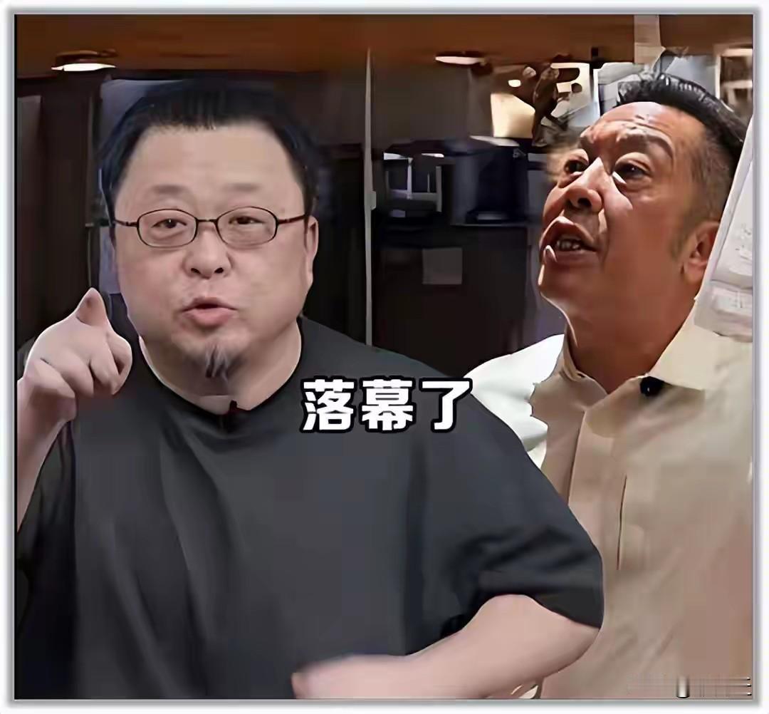 ​罗永浩原本抡起袖子准备跟贾国龙打一场轰轰烈烈的嘴仗。结果贾国龙一上来就拿刀子连