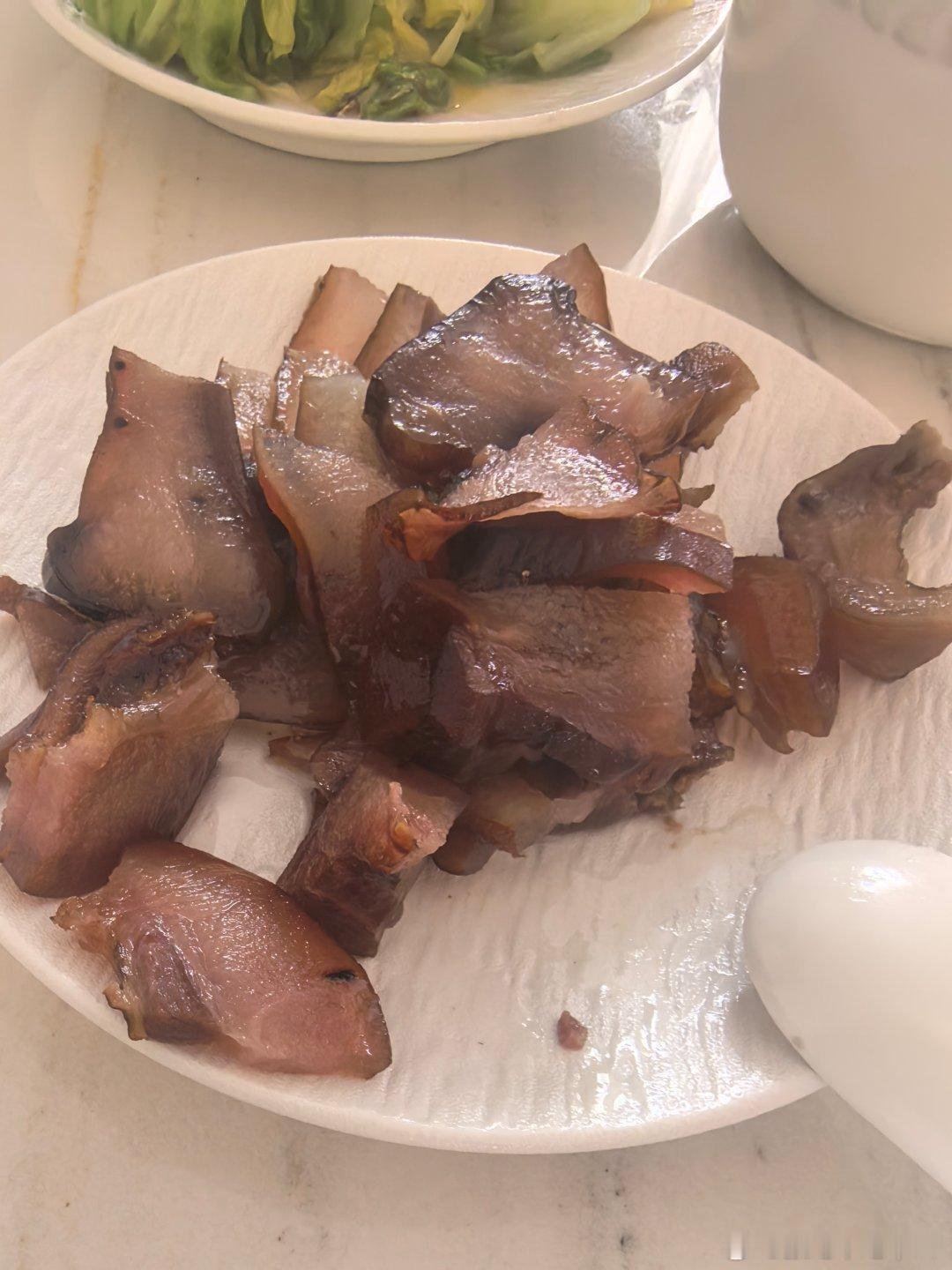 老妈弄的专属酱猪头肉太下饭，太好吃了又要胖三斤的节奏了天天有肉吃就好了