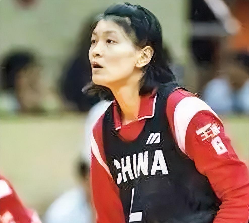 上海女排主场迎来冠军战！曾经五连冠的名宿会不会悉数到场呢？像天津女排主场曾经的名