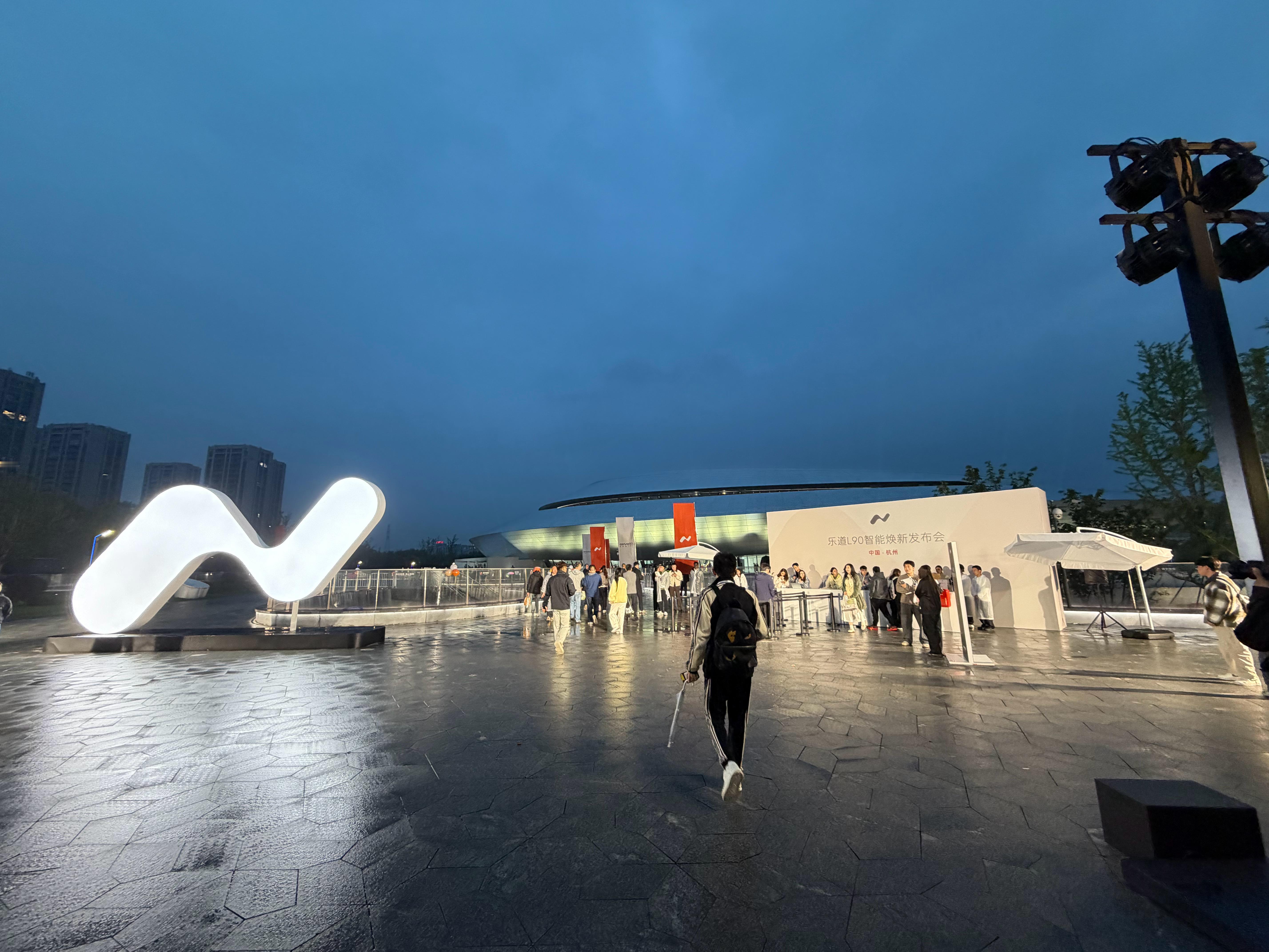 2000公里、全程智能辅助驾驶，纯电车也就蔚来袭能这么快了吧？不到24个小时跑完