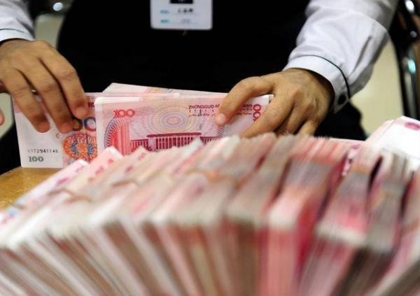 你现在还敢花钱消费吗？中国166万亿存款躺在银行睡觉，老百姓们为何钱有了，胆