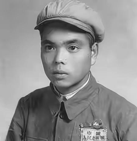 土耳其士兵见志愿军董明德身材矮小，想弄死他，没想他不是一般人那是1950年