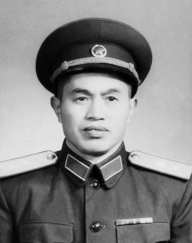 1969年，兰州军区司令皮定钧在外视察，路过一村庄时，发现几个十几岁赤裸身体的姑