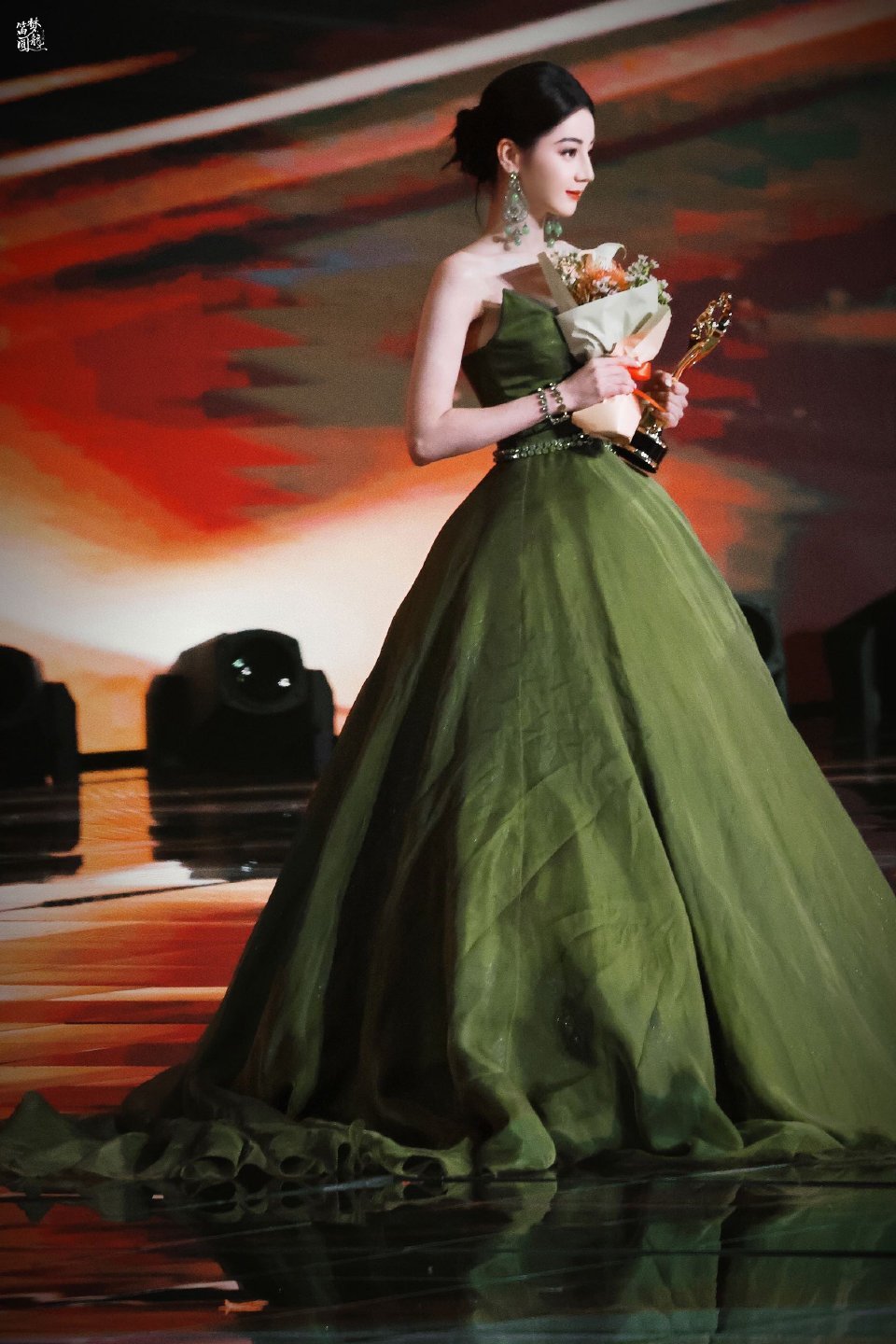 微博之夜迪丽热巴大出圈造型之绿野仙踪好想看热巴穿公主裙