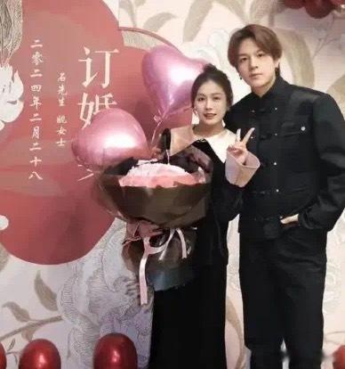 石凯之前在大家眼里还是那个参加《声入人心》的阳光大男孩，他前女友突然被爆这种料？