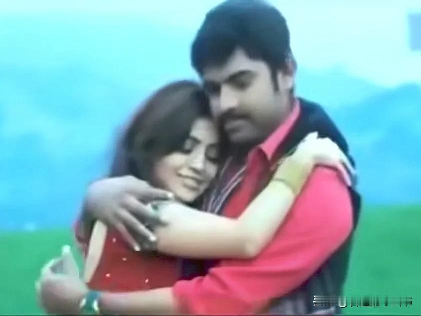 全部公布爱泼斯坦档案，可能扳不倒特朗普，因为他的屁股早就洗过了。美国众议院议长