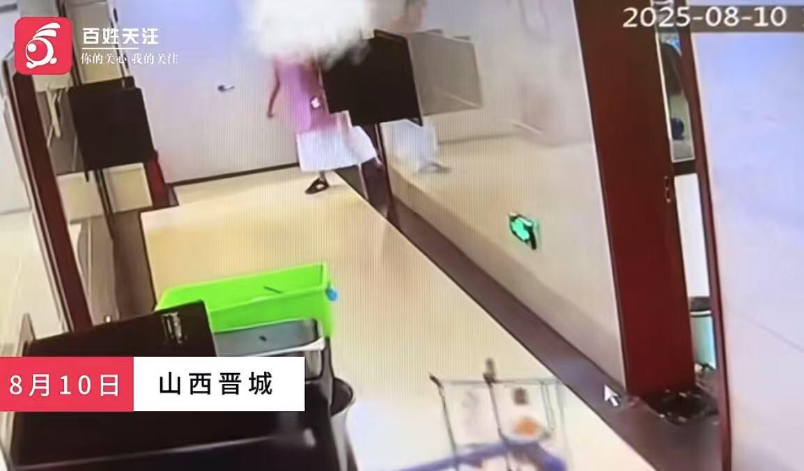 一家人“一条心”，一起逃单，真难得！2025年8月10日礼拜天上午，山西晋城的